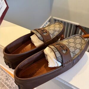 Gucci Interlocking G Supreme Brown and Tan Drivers for Men US size 8
